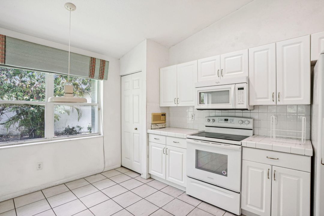 For Sale: $520,000 (3 beds, 2 baths, 1714 Square Feet)