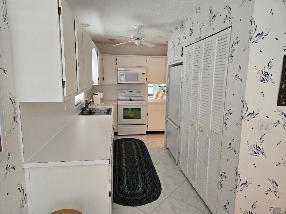 For Sale: $239,900 (2 beds, 2 baths, 1381 Square Feet)