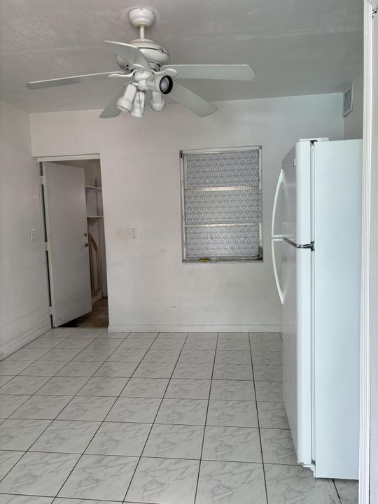 For Rent: $1,050 (0 beds, 1 baths, 250 Square Feet)