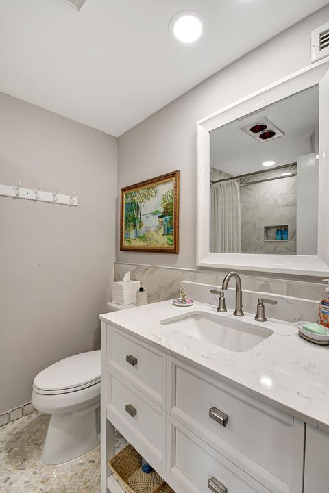 For Sale: $449,000 (2 beds, 2 baths, 946 Square Feet)