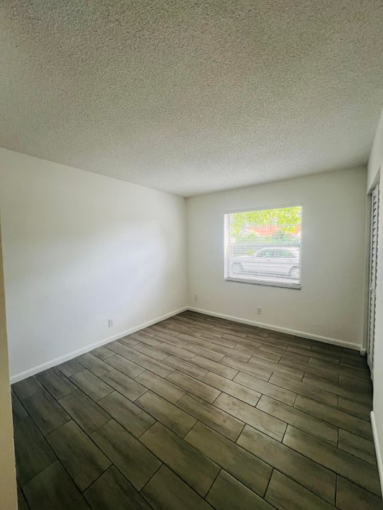 For Rent: $1,800 (2 beds, 2 baths, 775 Square Feet)