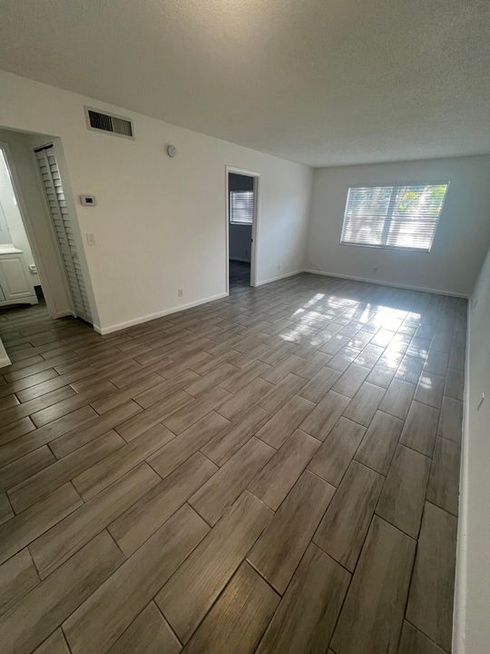 For Rent: $1,800 (2 beds, 2 baths, 775 Square Feet)