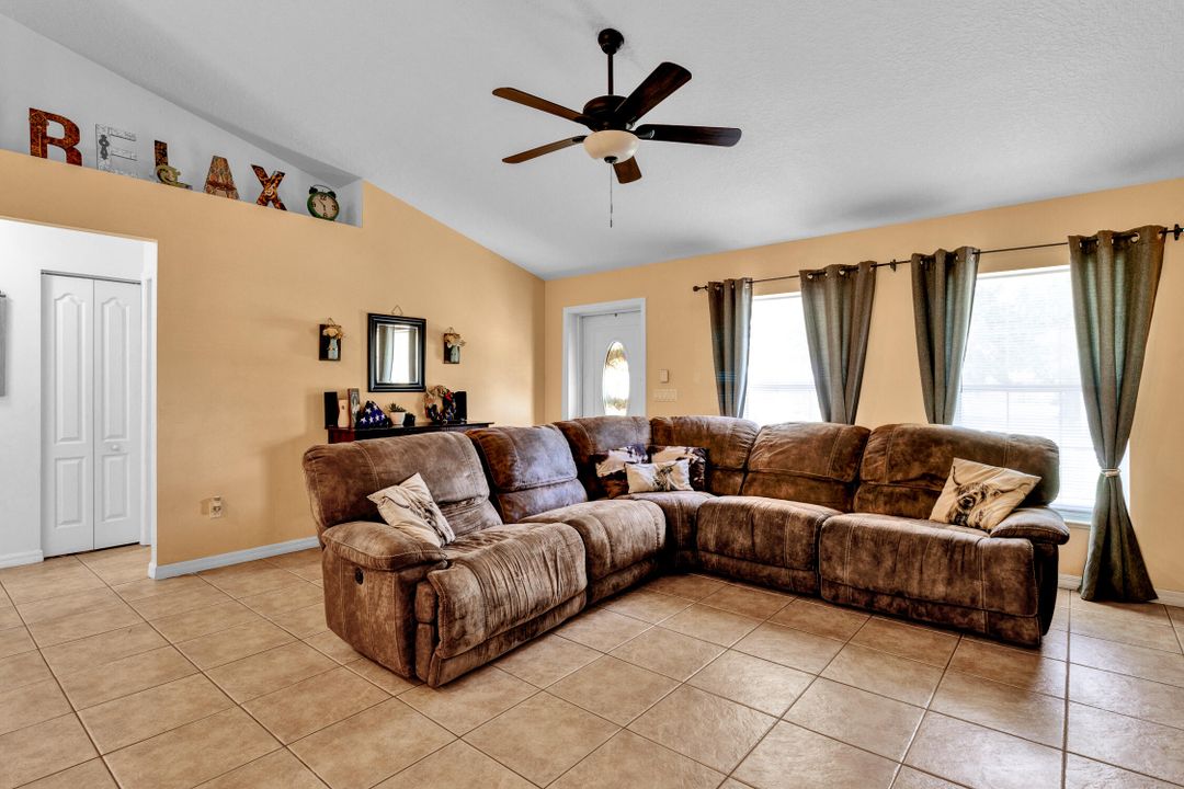 For Sale: $349,000 (3 beds, 2 baths, 1807 Square Feet)