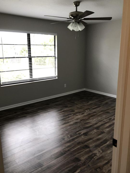 For Rent: $1,900 (2 beds, 1 baths, 963 Square Feet)