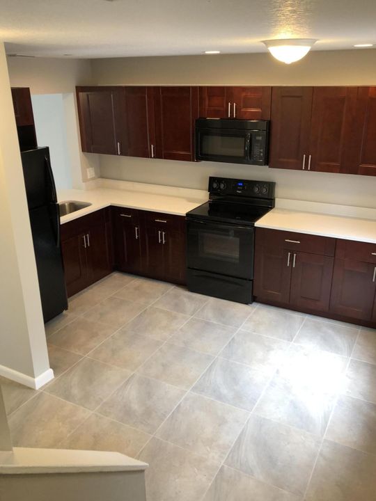 For Rent: $1,900 (2 beds, 1 baths, 963 Square Feet)