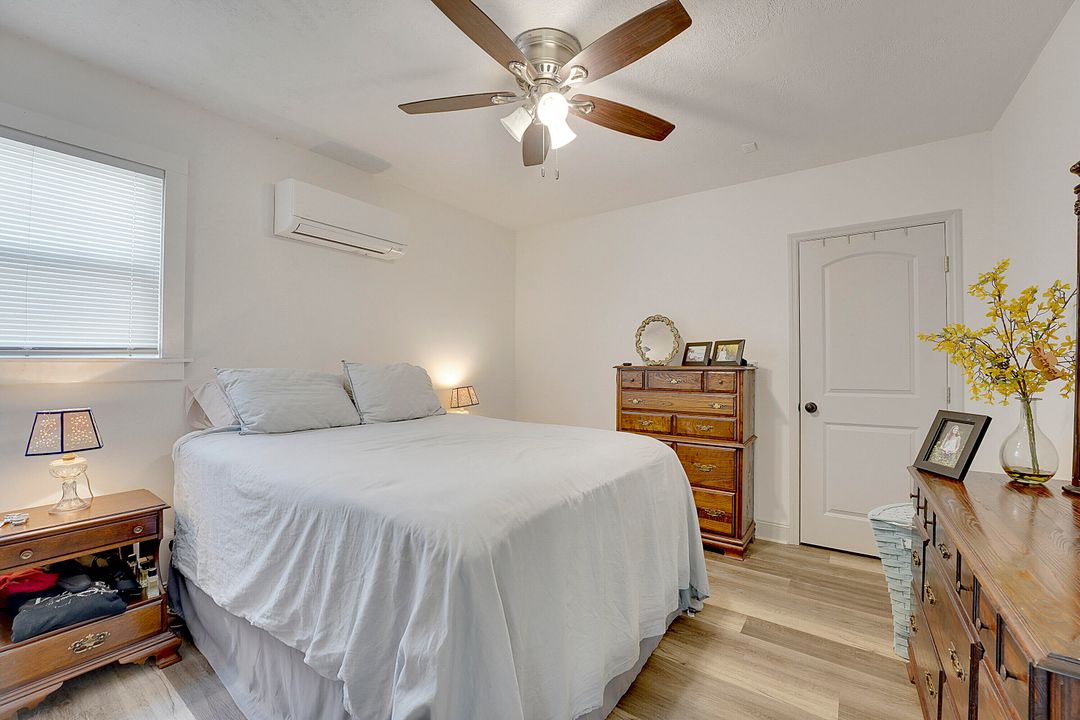 For Sale: $390,000 (2 beds, 2 baths, 1067 Square Feet)