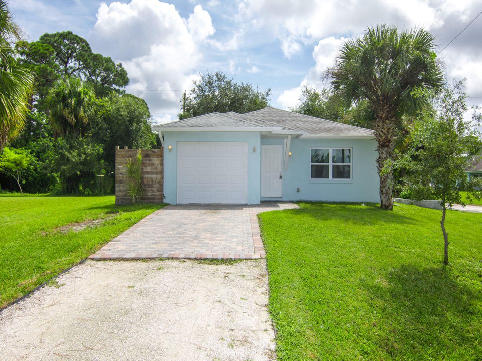 For Sale: $289,000 (2 beds, 2 baths, 1155 Square Feet)