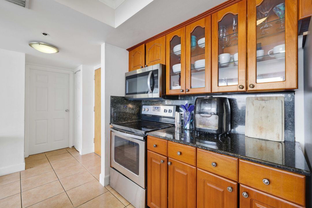 For Sale: $447,500 (2 beds, 2 baths, 1030 Square Feet)