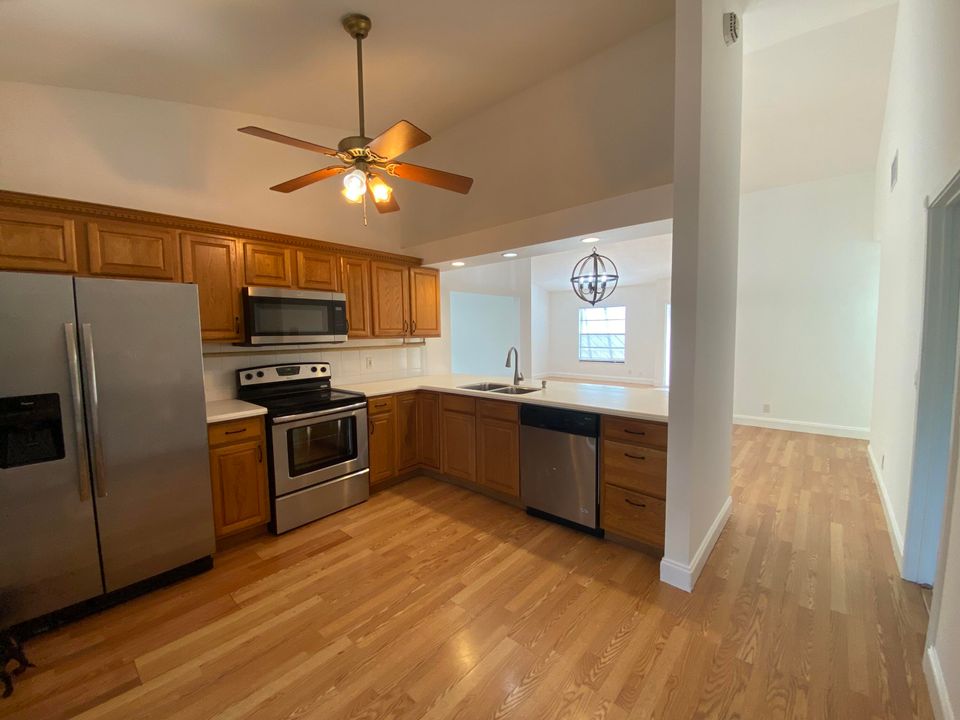 For Sale: $368,000 (3 beds, 2 baths, 1576 Square Feet)