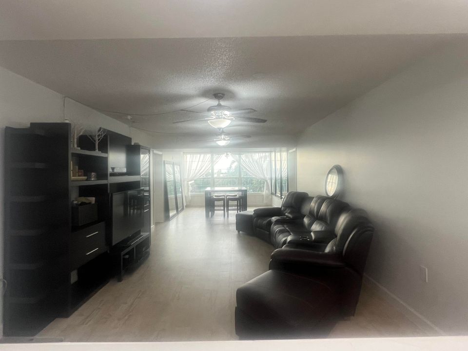 For Sale: $315,000 (2 beds, 2 baths, 1437 Square Feet)