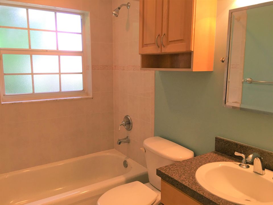 For Rent: $3,100 (3 beds, 2 baths, 1687 Square Feet)