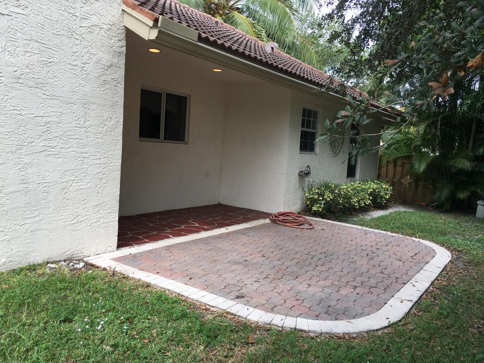 For Rent: $3,100 (3 beds, 2 baths, 1687 Square Feet)