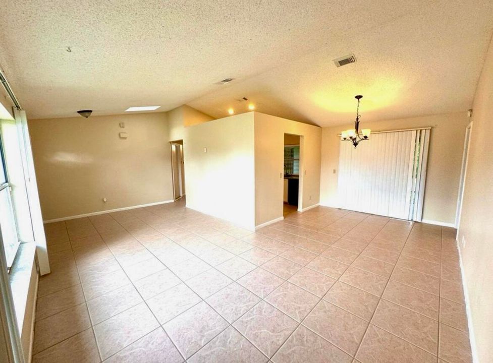 For Rent: $2,400 (3 beds, 2 baths, 1746 Square Feet)