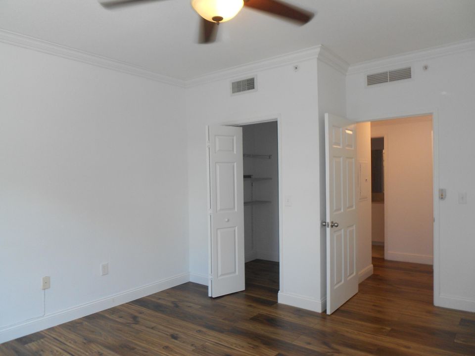 For Rent: $2,600 (2 beds, 2 baths, 1265 Square Feet)