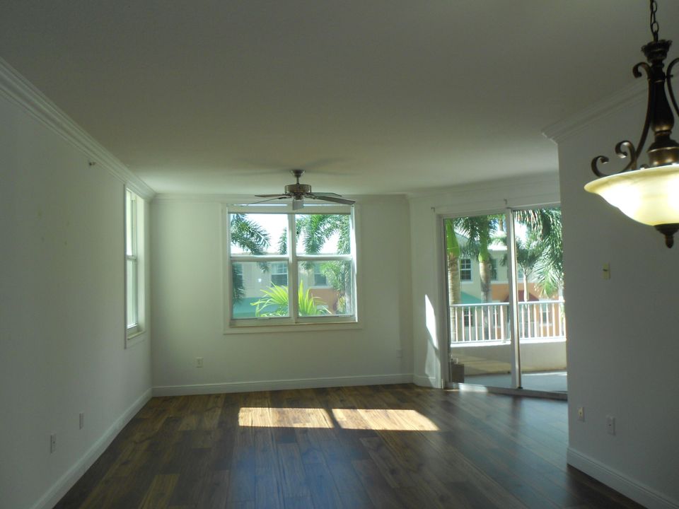 For Rent: $2,600 (2 beds, 2 baths, 1265 Square Feet)