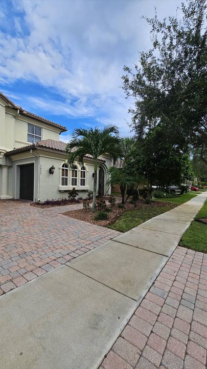 For Sale: $1,199,000 (5 beds, 3 baths, 3638 Square Feet)