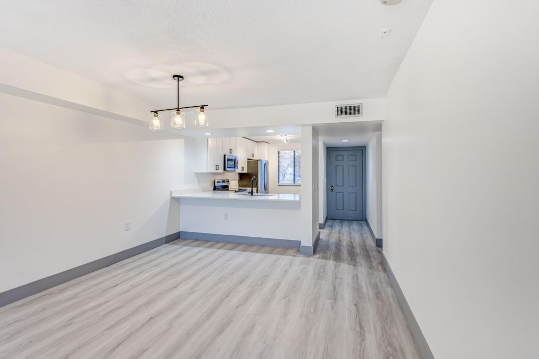 For Sale: $294,700 (2 beds, 2 baths, 1385 Square Feet)