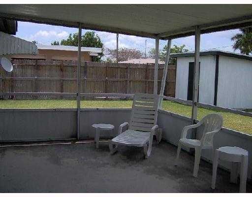 For Rent: $3,200 (3 beds, 1 baths, 1021 Square Feet)