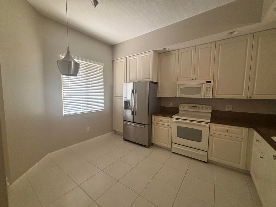 For Rent: $2,650 (2 beds, 2 baths, 1989 Square Feet)