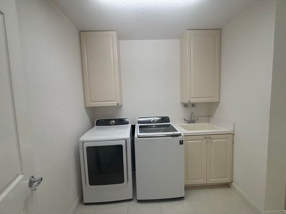 For Rent: $2,650 (2 beds, 2 baths, 1989 Square Feet)