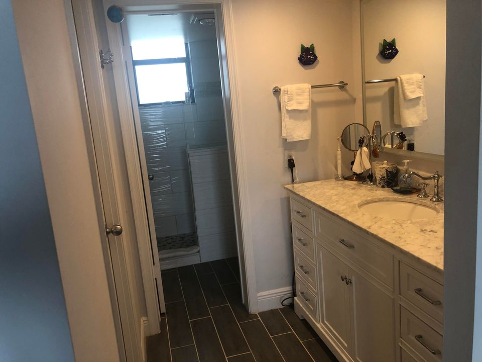 For Rent: $5,000 (2 beds, 2 baths, 1300 Square Feet)