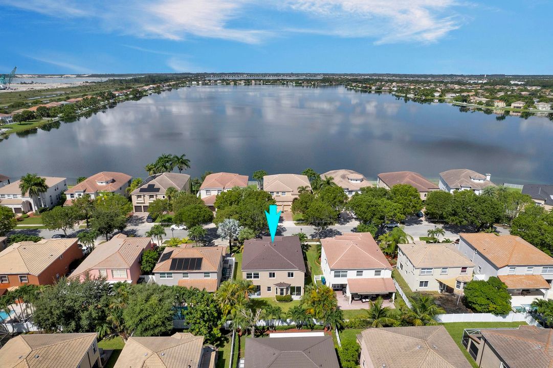 Active With Contract: $850,000 (5 beds, 2 baths, 3184 Square Feet)