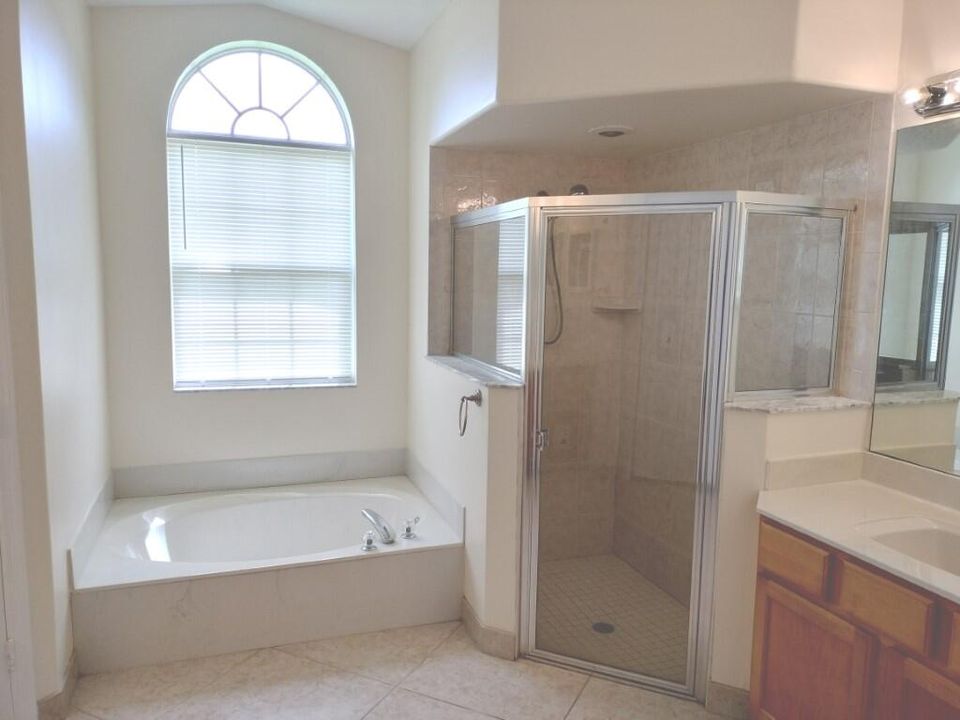 For Rent: $2,900 (3 beds, 2 baths, 2055 Square Feet)