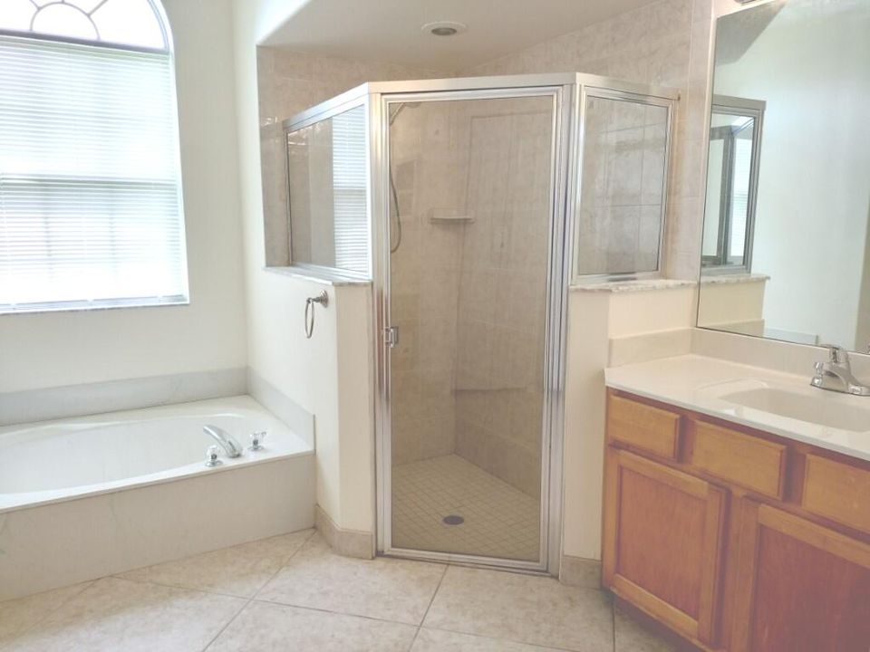 For Rent: $2,900 (3 beds, 2 baths, 2055 Square Feet)