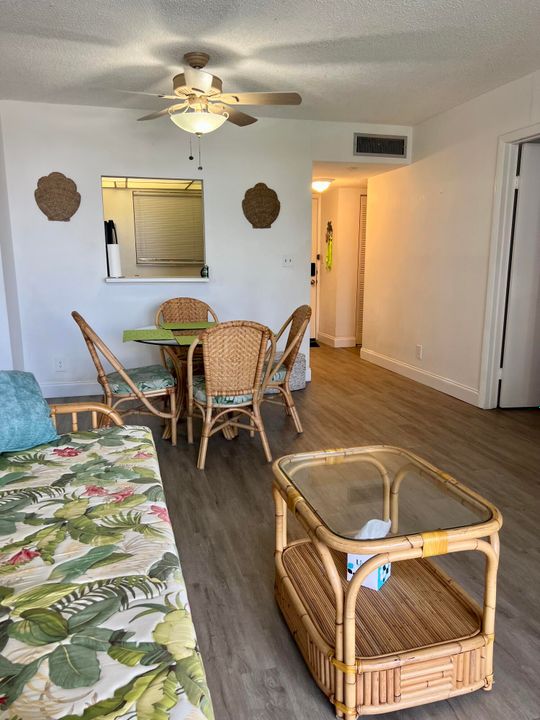 For Rent: $2,300 (1 beds, 1 baths, 648 Square Feet)