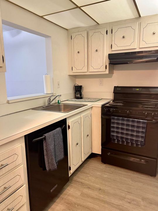 For Rent: $2,300 (1 beds, 1 baths, 648 Square Feet)