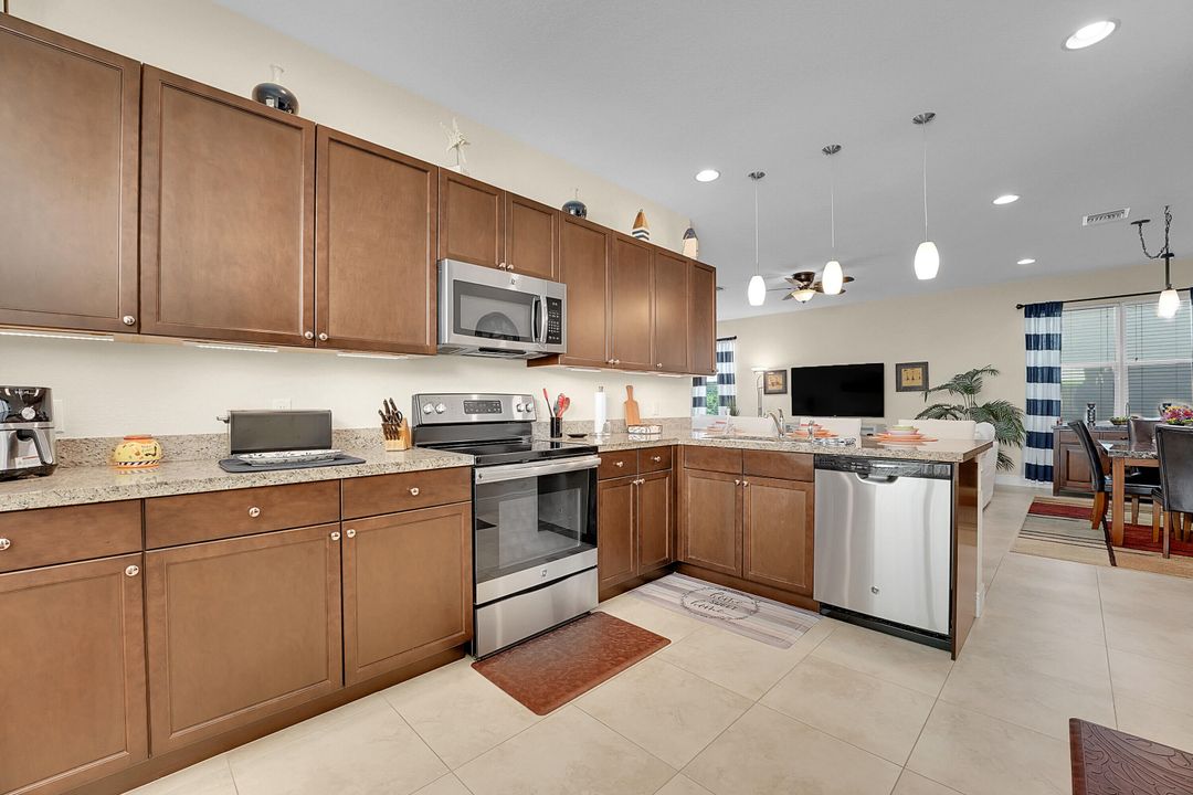 For Sale: $380,000 (2 beds, 2 baths, 1681 Square Feet)