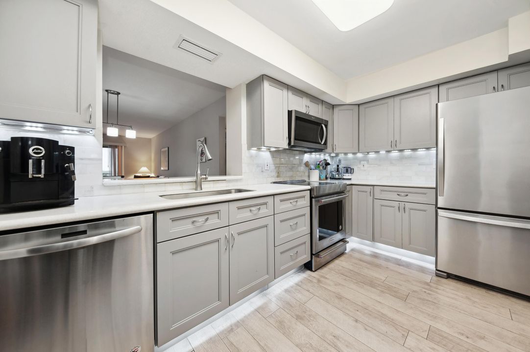 For Sale: $279,999 (3 beds, 2 baths, 1599 Square Feet)