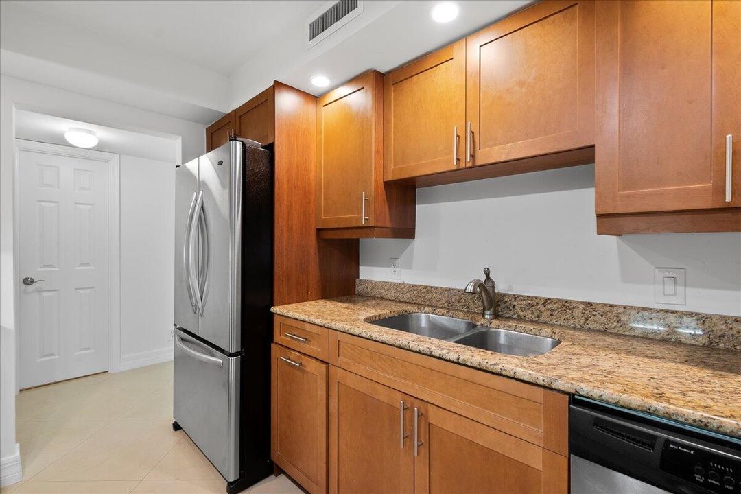 For Rent: $5,350 (1 beds, 1 baths, 1074 Square Feet)