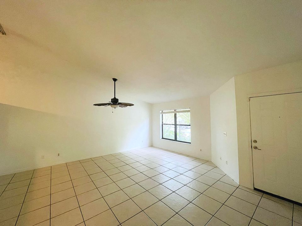 For Rent: $1,600 (2 beds, 2 baths, 1160 Square Feet)