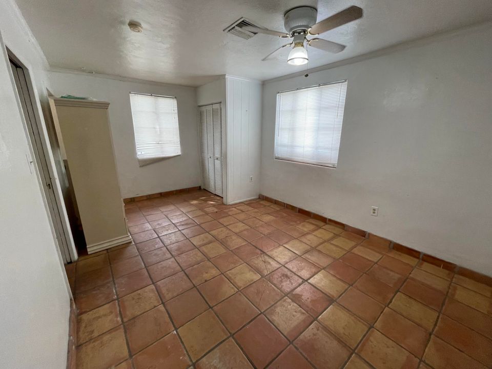 For Rent: $2,000 (2 beds, 1 baths, 756 Square Feet)