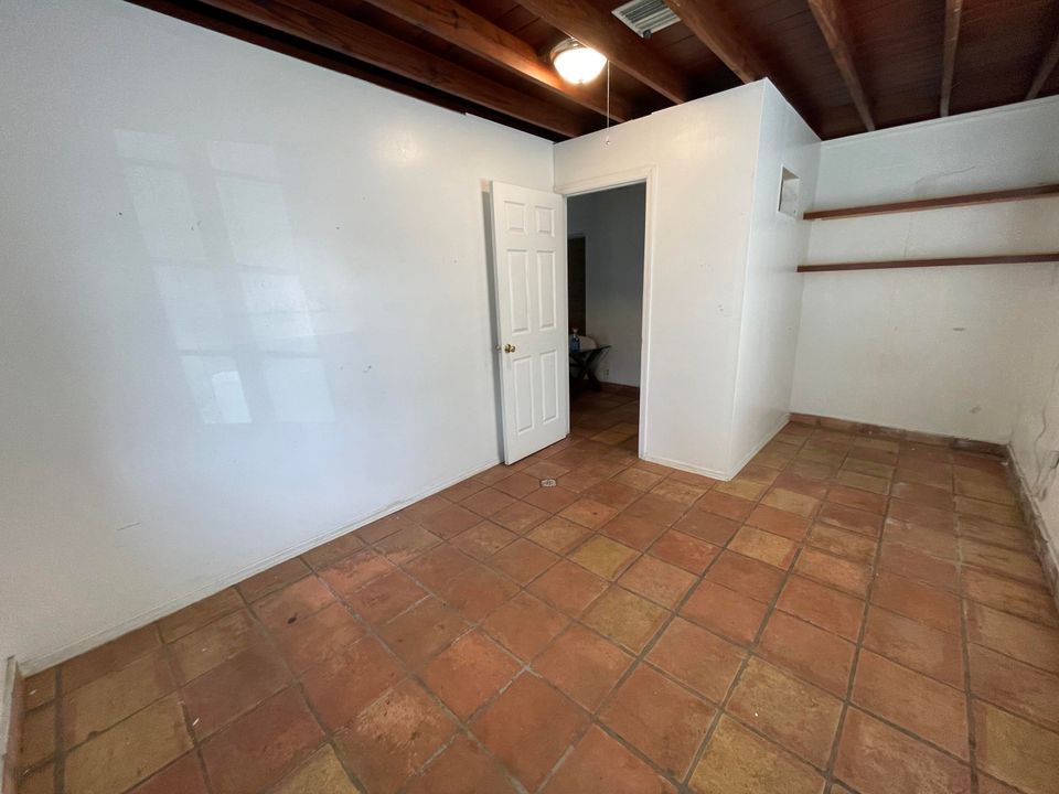 For Rent: $2,000 (2 beds, 1 baths, 756 Square Feet)