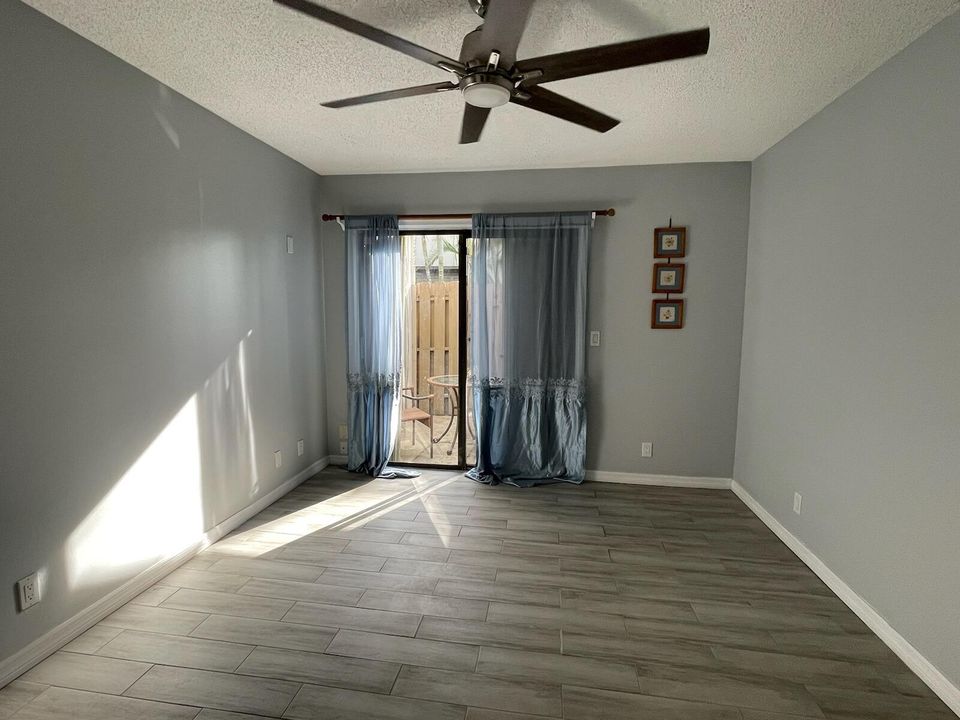 Active With Contract: $2,500 (3 beds, 2 baths, 1056 Square Feet)