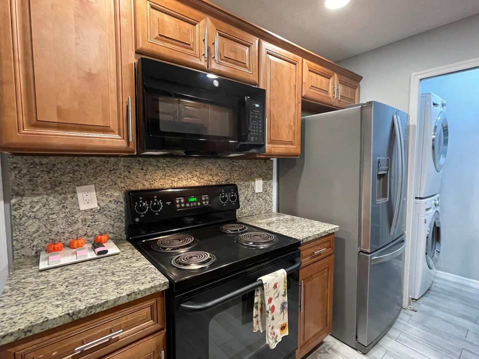 Active With Contract: $2,500 (3 beds, 2 baths, 1056 Square Feet)