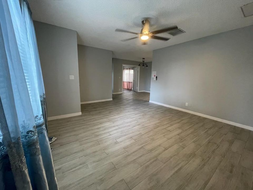 Active With Contract: $2,500 (3 beds, 2 baths, 1056 Square Feet)