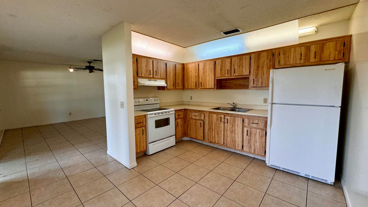 For Rent: $2,100 (2 beds, 1 baths, 950 Square Feet)