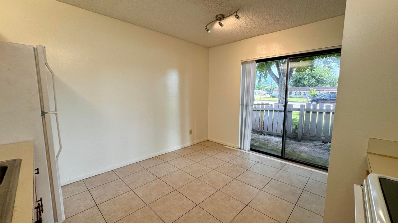 For Rent: $2,100 (2 beds, 1 baths, 950 Square Feet)