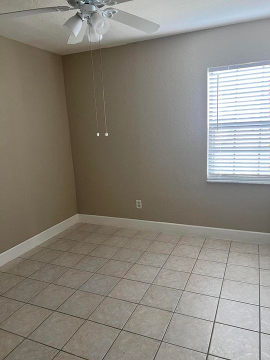 Active With Contract: $1,950 (3 beds, 2 baths, 1062 Square Feet)