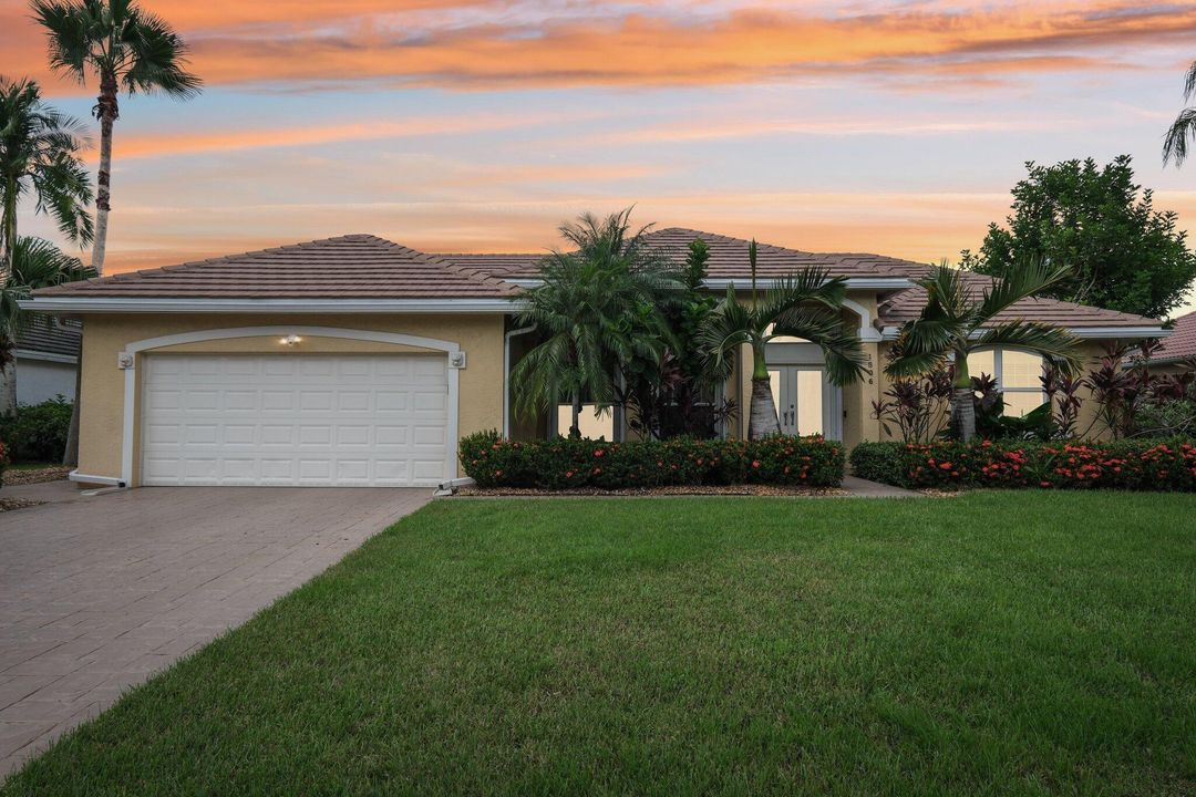 For Sale: $599,900 (3 beds, 2 baths, 1979 Square Feet)