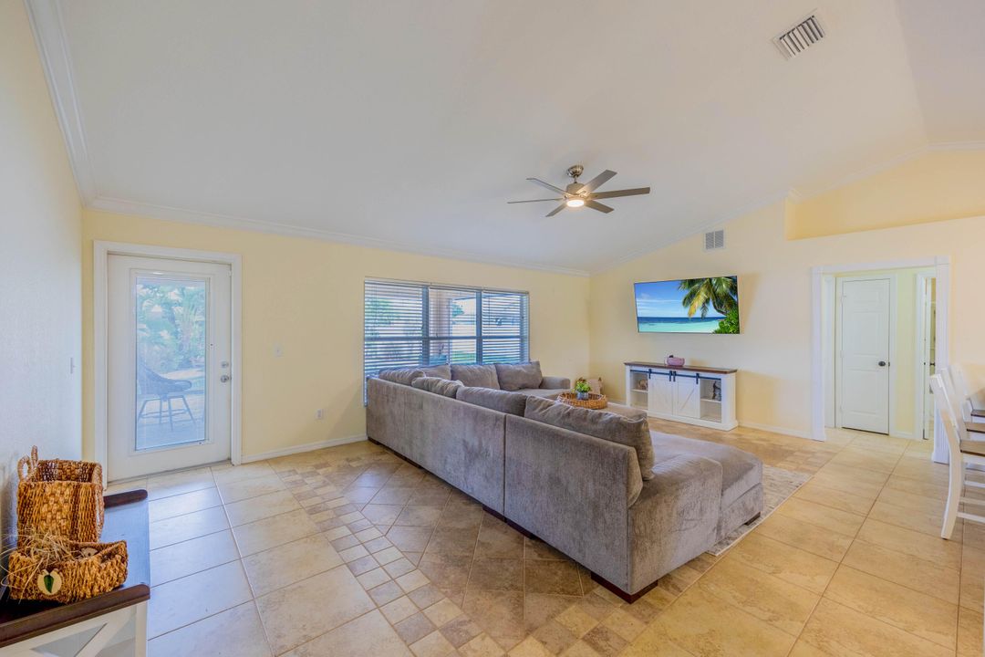 For Sale: $425,000 (3 beds, 2 baths, 1551 Square Feet)