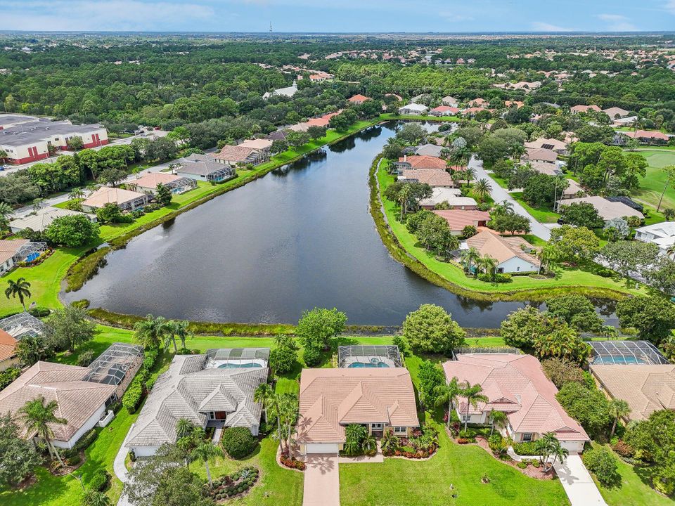 For Sale: $599,900 (3 beds, 2 baths, 1979 Square Feet)