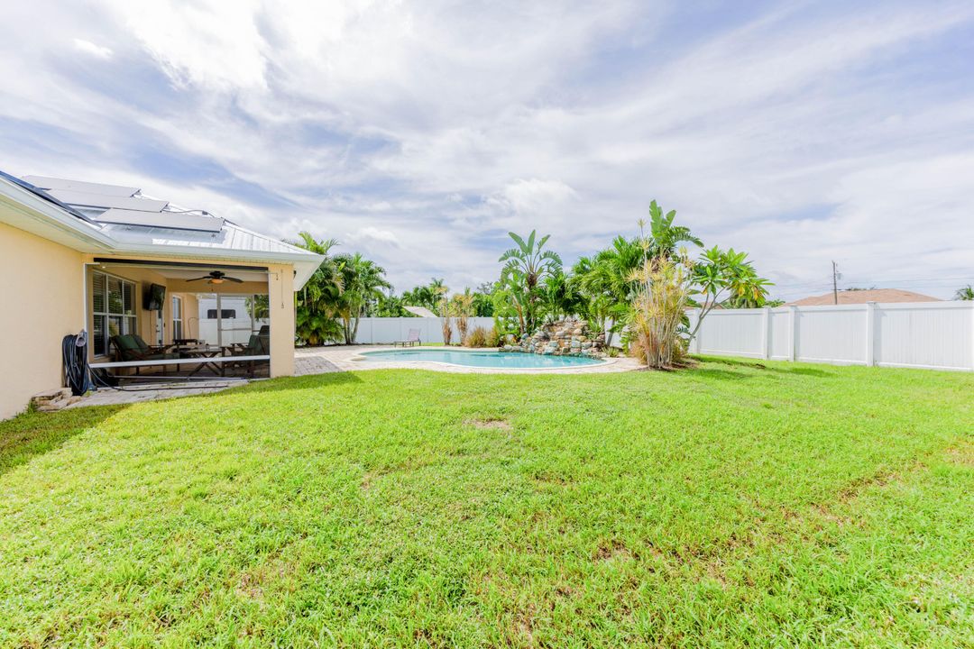 For Sale: $425,000 (3 beds, 2 baths, 1551 Square Feet)