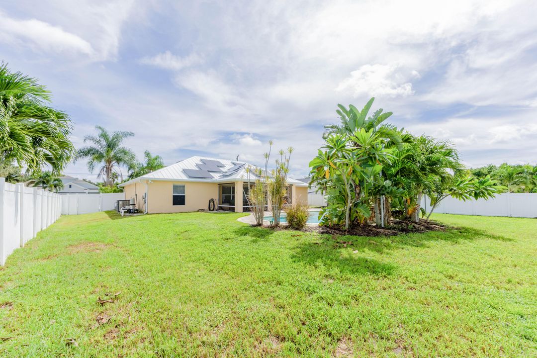 For Sale: $425,000 (3 beds, 2 baths, 1551 Square Feet)