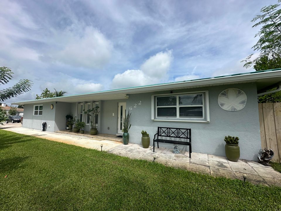 For Sale: $549,999 (3 beds, 2 baths, 1926 Square Feet)