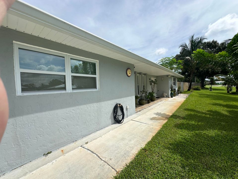 For Sale: $549,999 (3 beds, 2 baths, 1926 Square Feet)