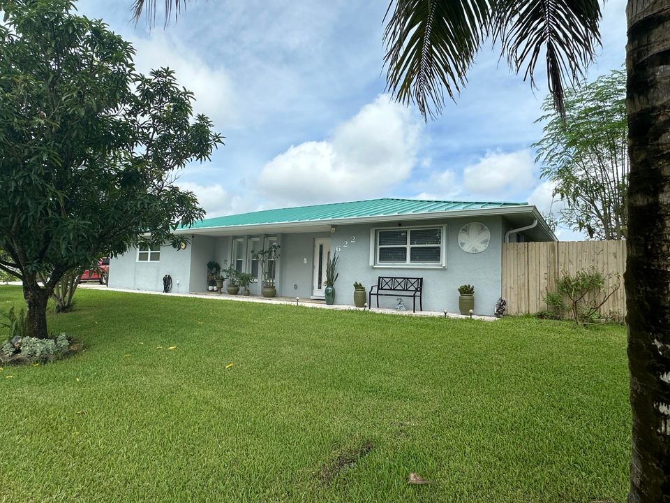 For Sale: $549,999 (3 beds, 2 baths, 1926 Square Feet)